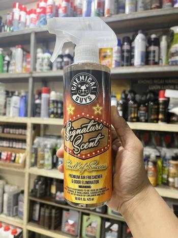 Xịt khử mùi hương tình nồng, nữ tính Chemical Guys Signature Scent (16 oz)