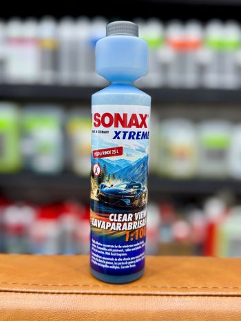 Dung dịch vệ sinh và làm trong kính lái Sonax Xtreme Clear View 1:100 NanoPro 271141 250ml